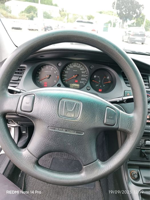 Accord 2001 com 180m km carro muito bom