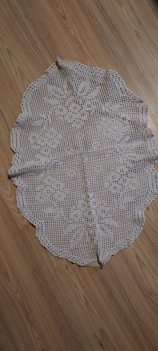 Komplet ręcznie szydelkowanych  serwet