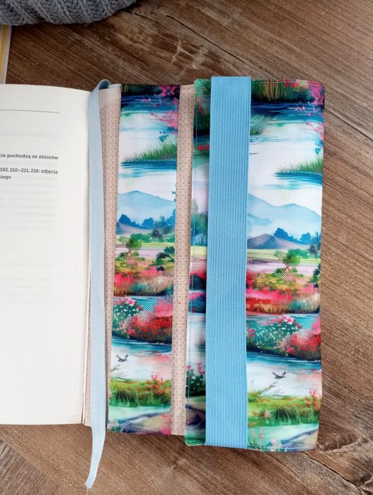 Otulacz na książki. Etui. Okładka.