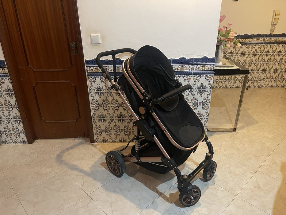 Carrinho de bebé Trio Preto e Dourado - 0-36 meses