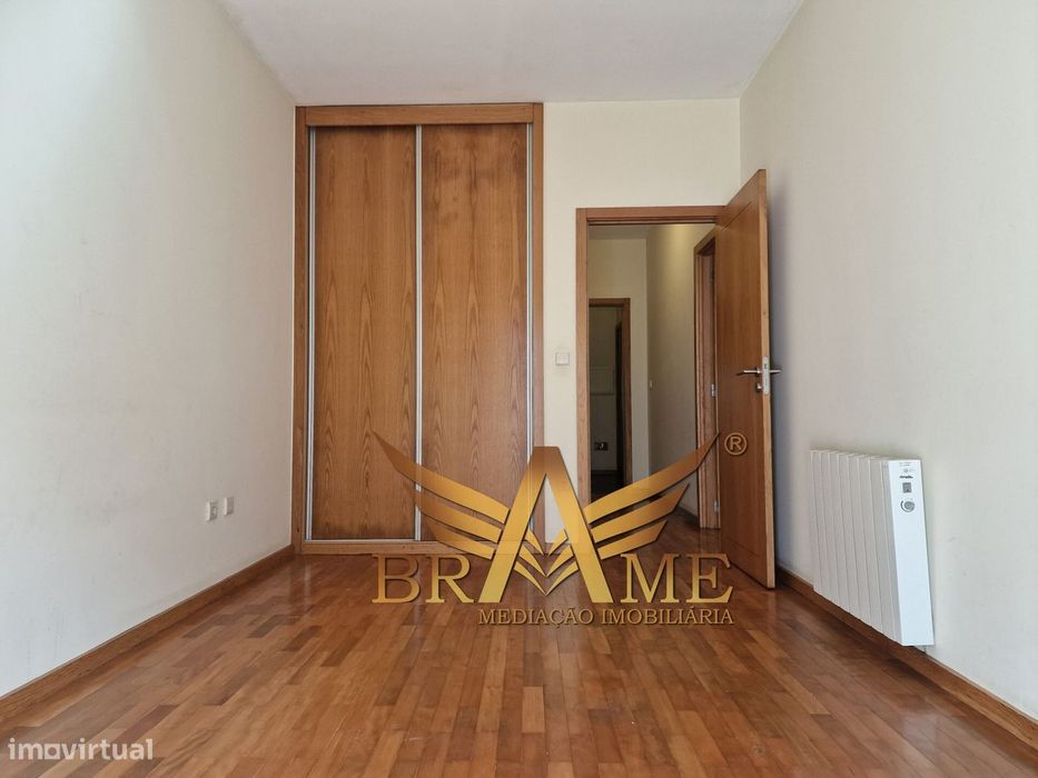 Apartamento T2 Com Lugar De Garagem | Rua Da Constituição - Porto