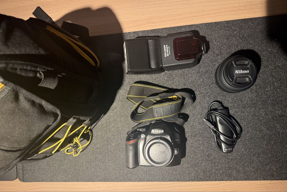 Nikon D3200 + Nikkor 18-55mm f3.5 + extras