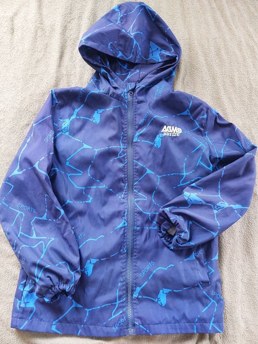 Ветровка на теплую весну  на 12,13 лет мальчику