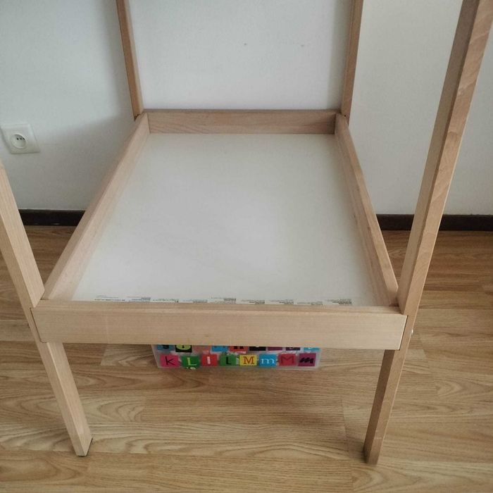 Cama e muda fraldas bebé