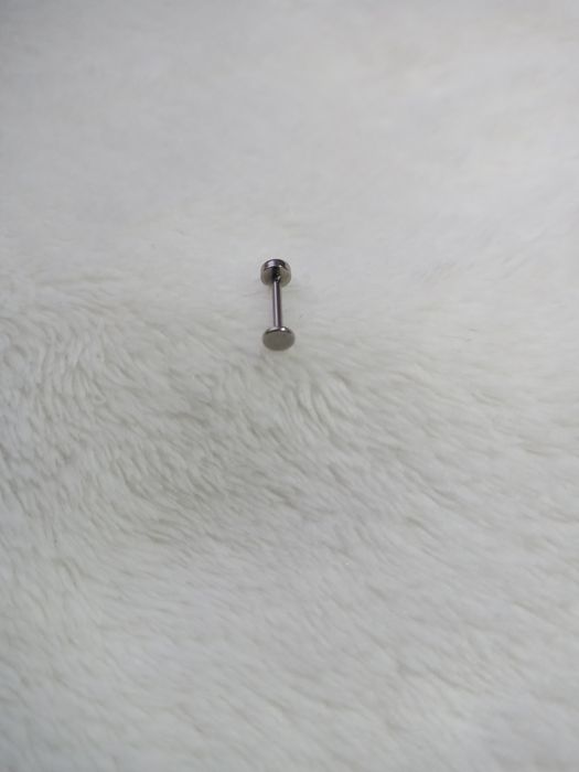 Чоловіча сережка.