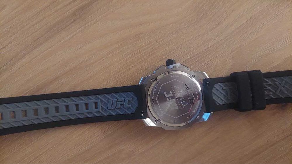 Чоловічий годинник Timex UFC TW2V58600.