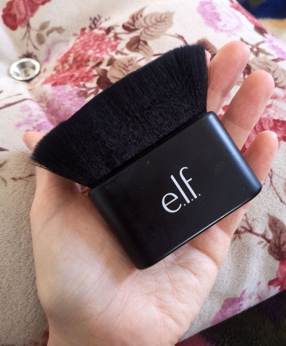 Кисть для макияжа E. L. F. Ultimate Kabuki Brush.