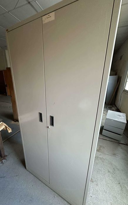 Armários Metal com Prateleiras