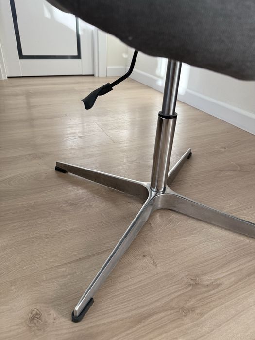 Стильне мʼяке крісло