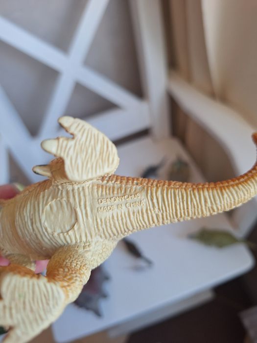 Лот динозаврів dino іграшки