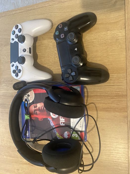 Ps 4 pro 1tb 2 pady sluchawki