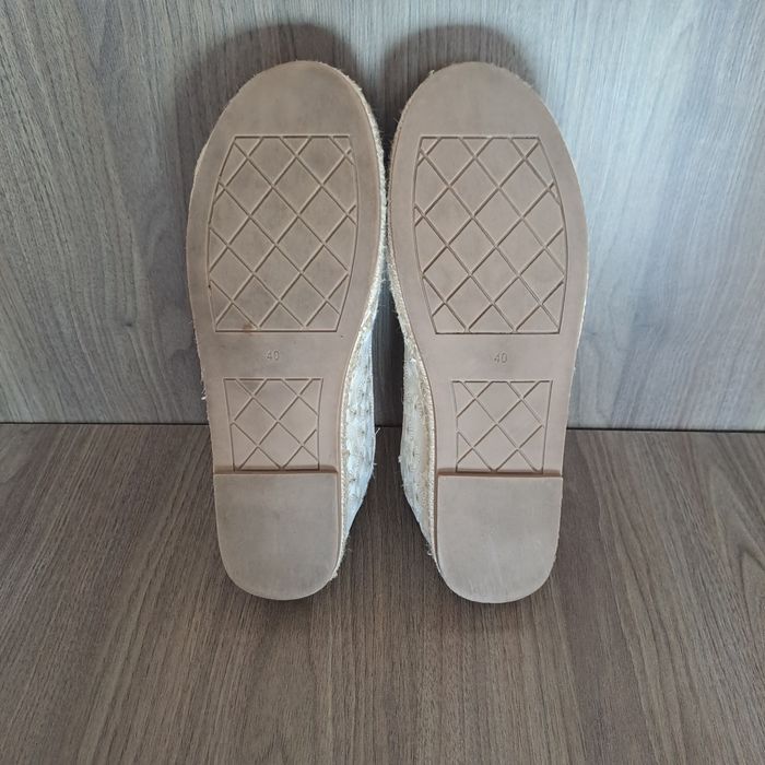 Ecru espadryle ze wzorem w stokrotki