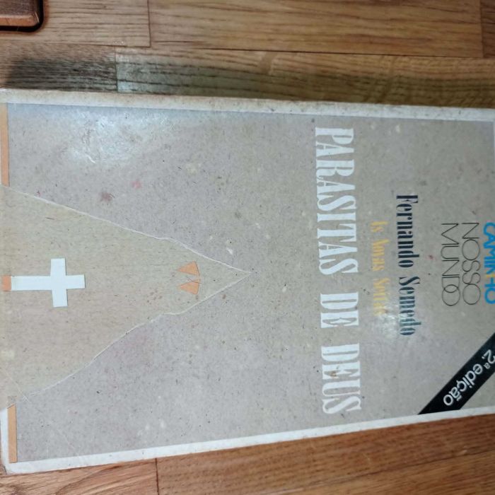 livro Parasitas de Deus