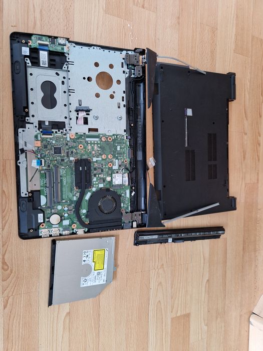 Запчастини до ноутбука Dell Vostro15 3000series i5 7th gen ddr4 слоти
Intel i5 7th gen