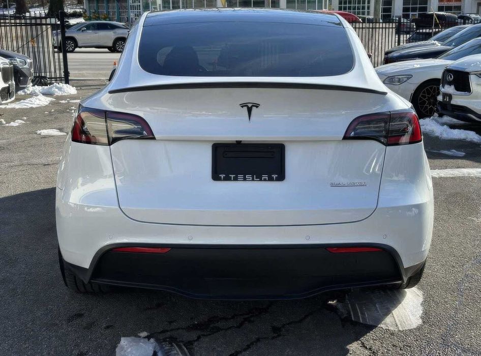 Tesla Model Y      2023