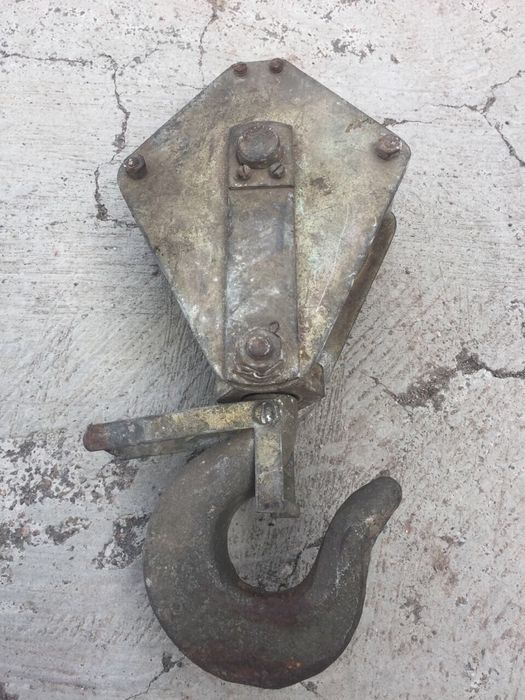 Продам крюк монтажный на тельфер