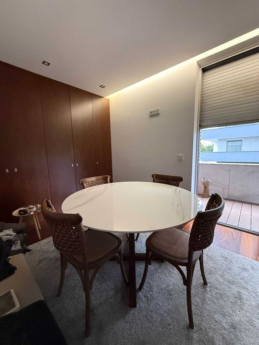 Mesa de sala + 4 cadeiras