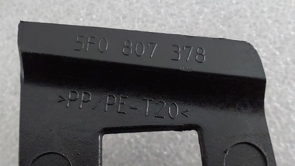 Guia de pára-choques trás direita SEAT Leon (5F1)