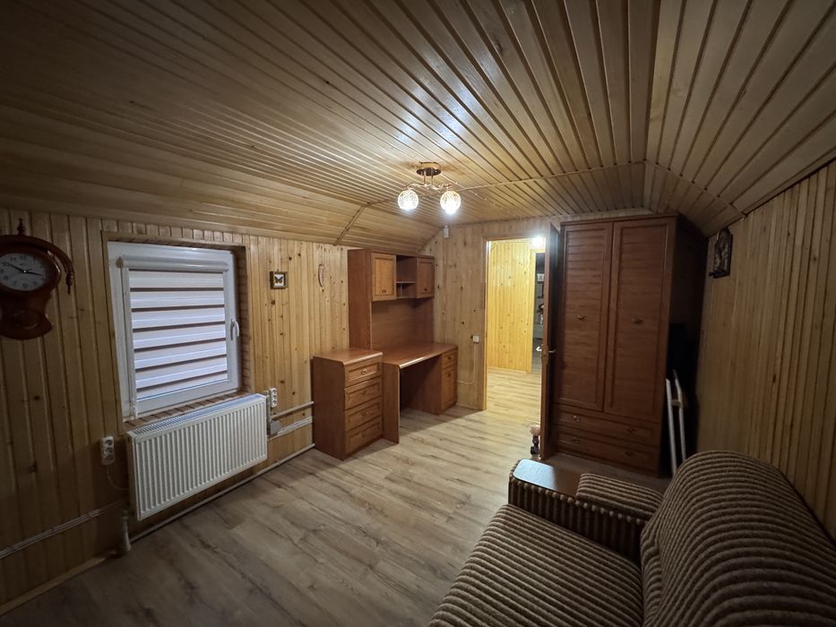 Заміський будинок з ділянкою