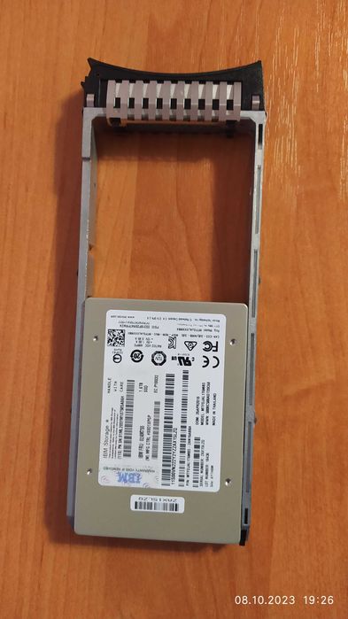 SSD. Haкoпичувaч 2.5" HGST / IBM 1.6 TB SSD 12G SAS MTFDJAL1T6MBS