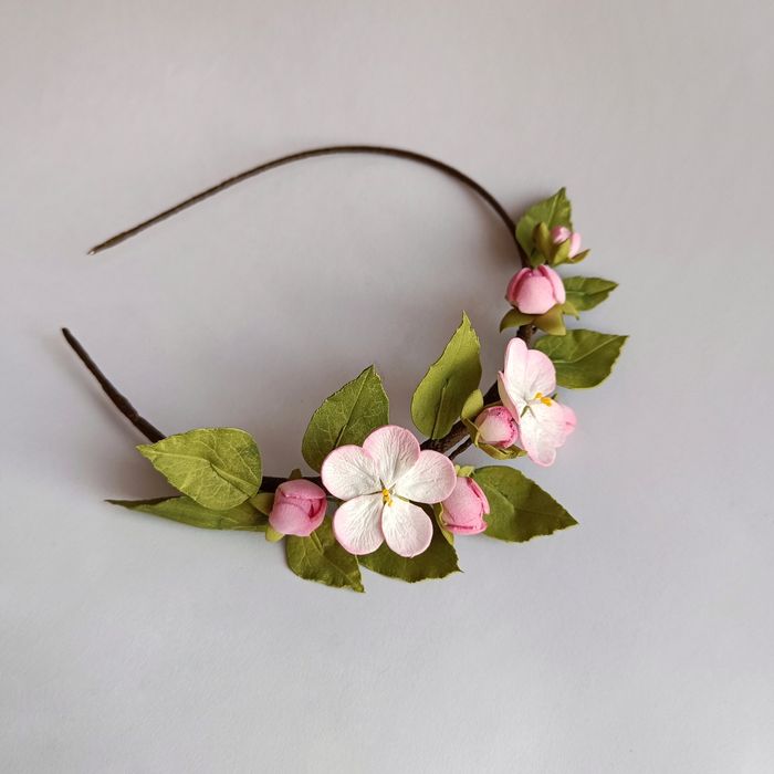 Обруч з квітами на свято весни,фотосесію.Обруч весна.