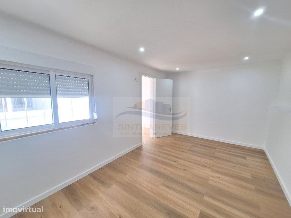 Apartamento com 3 quartos, com terraço, totalmente remodelado — Águas Livres, Lisboa