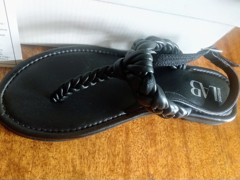 Нові шкіряні босоніжки 37,39