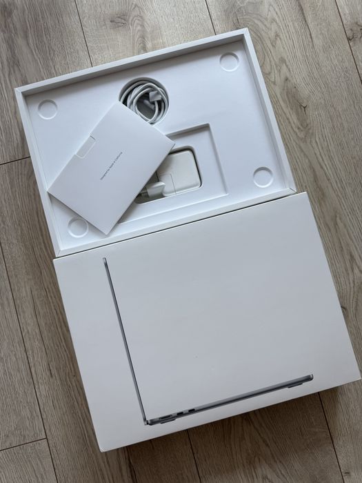 Macbook Макбук Air 13.6 m2 2022 8gb 256 ssd б/у стан 8.5/10