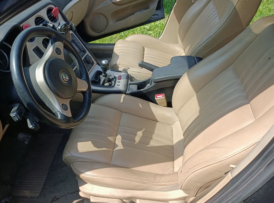Fotele skóra jasna beżowa Alfa 159 Sedan