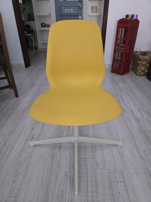 Yellow chair, like new