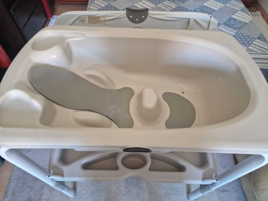 Banheira de bebe + movel muda fraldas