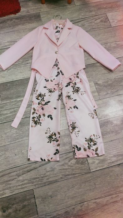 Garnitur dla dziewczynki r.128