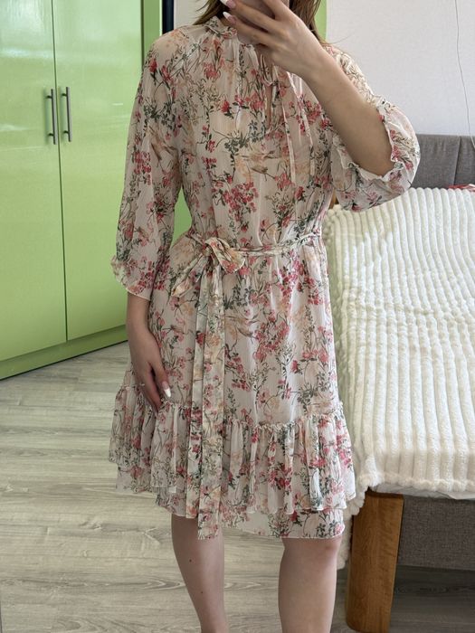 Жвноче плаття в квіточку