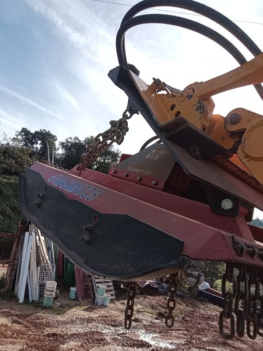 Vendo capinadeira para mini retroescavadeira ou Bobcat a óleo