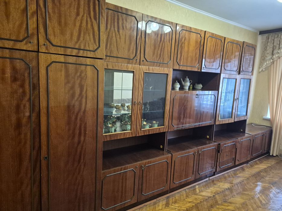 Стінка ,довжина 4,5м,самовивіз