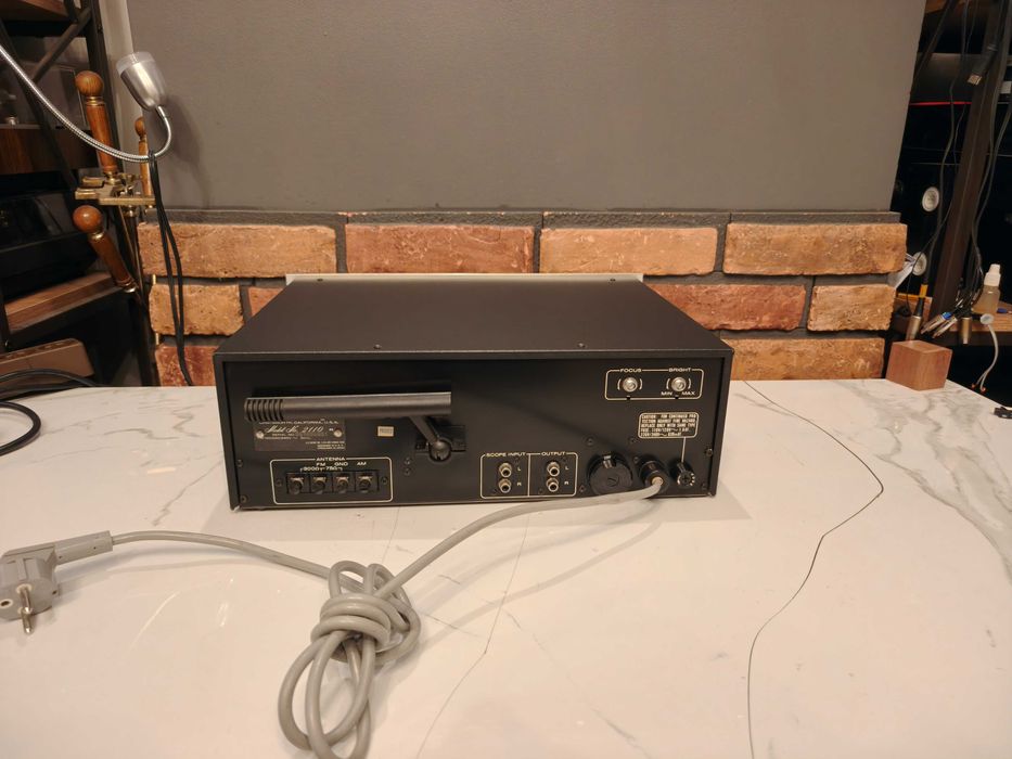 MARANTZ 2110 ! Kultowy tuner ! Stroi , gra / do naprawy
