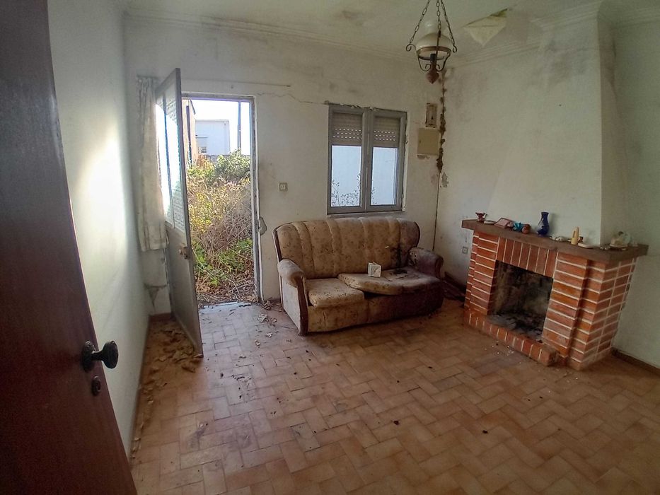 2 moradias mais 900m2 de terreno em São Martinho do Bispo