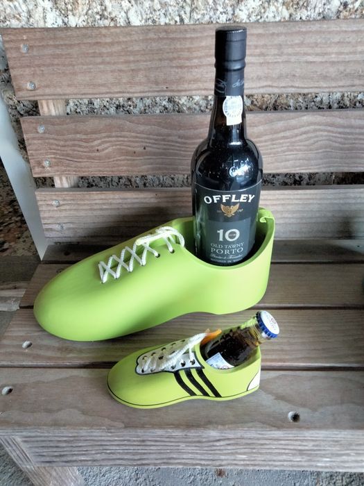 Chuteira garrafeira em madeira