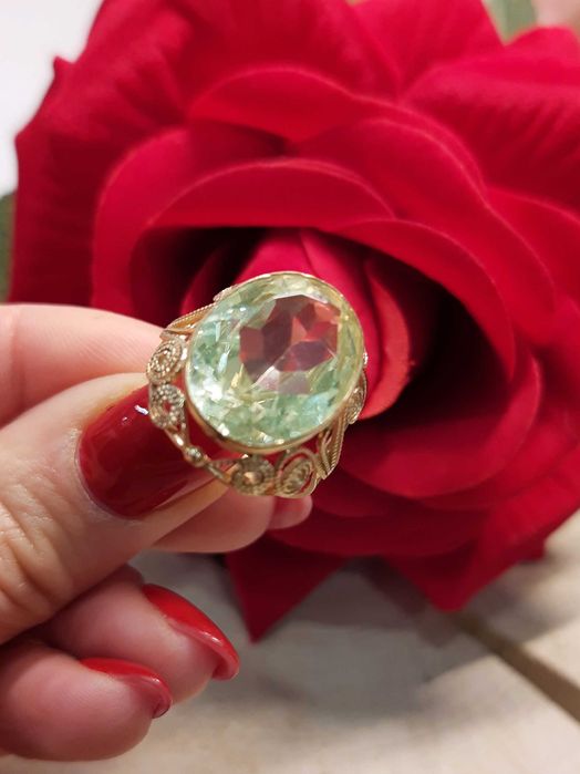 Złoty pierścionek p.585/6,56g z seledynowym kamieniem