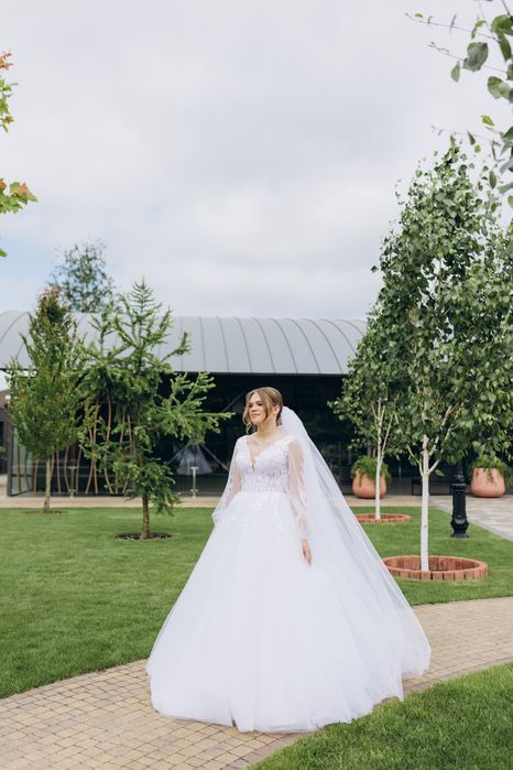 Весільна сукня.