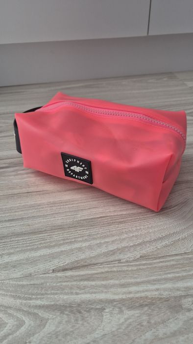 Kosmetyczka organizer saszetka 4F