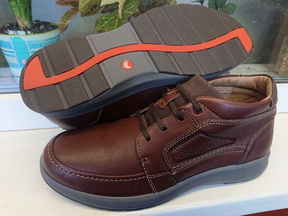 Очень  легкие и удобные   ботинки " CLARKS ® Unstructured " ОРИГИНАЛ 45 р.