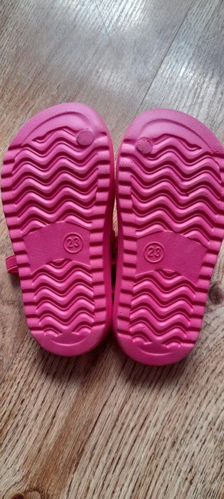 Klapki z gumką 23
