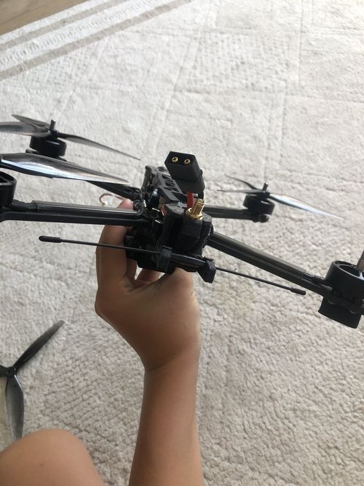Fpv дрон зі зкидом