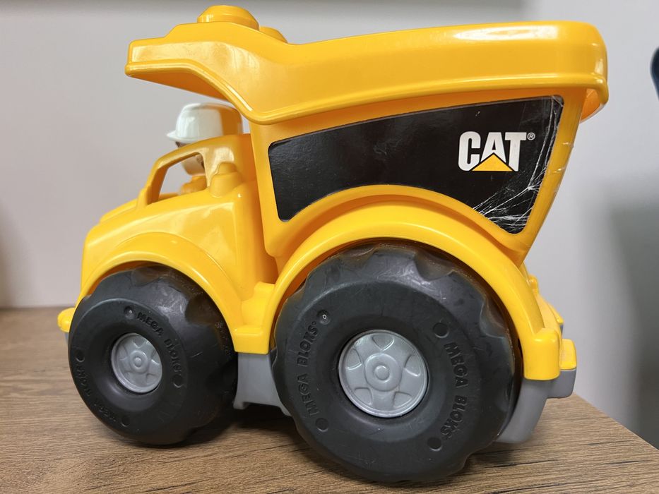 Mega Bloks CAT машинка