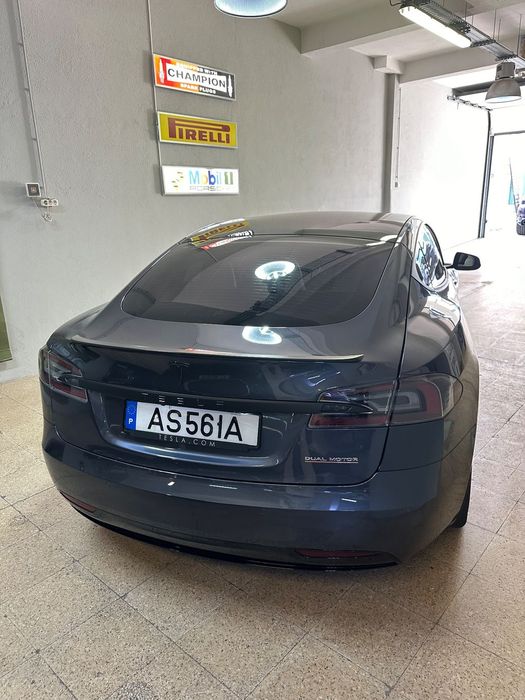 Tesla Model S Performance