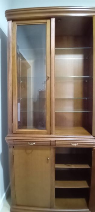 Vitrine em cerejeira