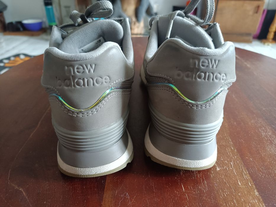 New balance holo