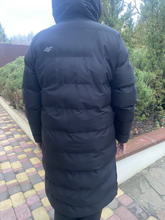 Зимове пальто спортивне чорного кольору