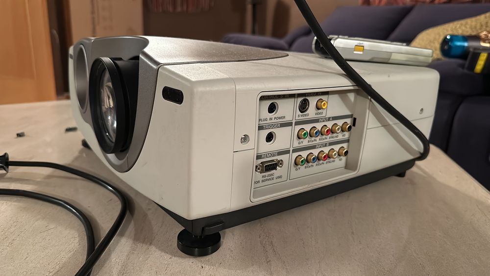 Projector Sony VPL VW10HT para desimpedir
